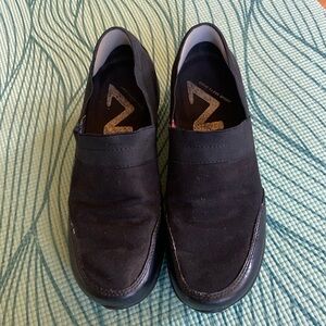 ANNE KLIEN SPORT SLIP ON SHOE SIZE 8.5